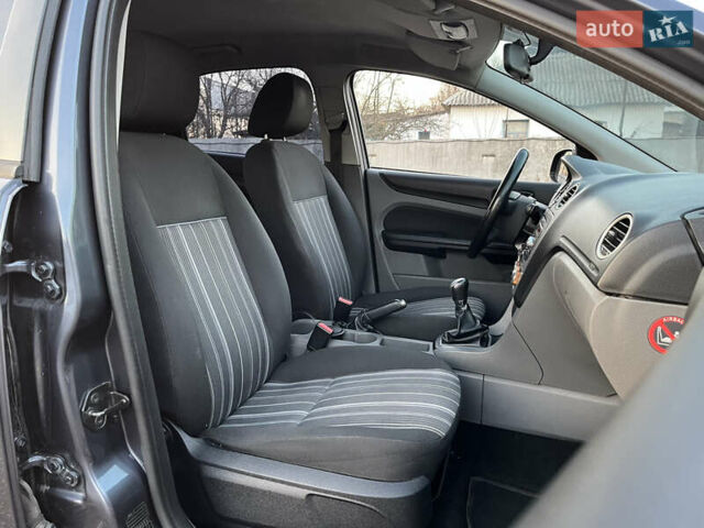 Серый Форд Фокус, объемом двигателя 1.4 л и пробегом 220 тыс. км за 5790 $, фото 10 на Automoto.ua