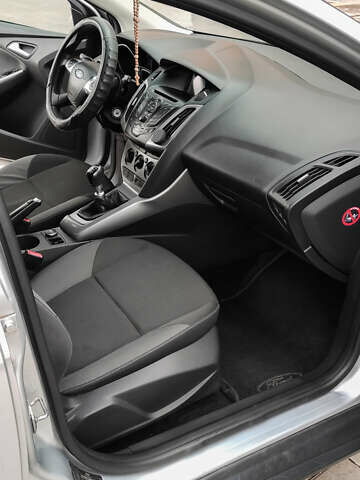 Серый Форд Фокус, объемом двигателя 1.6 л и пробегом 252 тыс. км за 7500 $, фото 10 на Automoto.ua