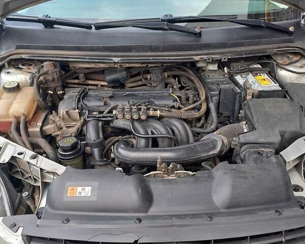 Серый Форд Фокус, объемом двигателя 1.4 л и пробегом 190 тыс. км за 5500 $, фото 5 на Automoto.ua