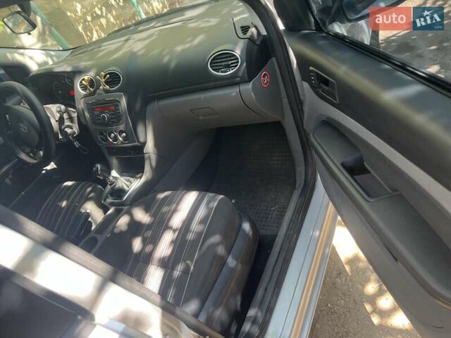 Серый Форд Фокус, объемом двигателя 1.4 л и пробегом 251 тыс. км за 4999 $, фото 8 на Automoto.ua