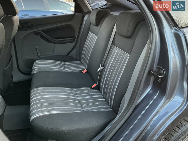 Серый Форд Фокус, объемом двигателя 1.4 л и пробегом 220 тыс. км за 5790 $, фото 8 на Automoto.ua