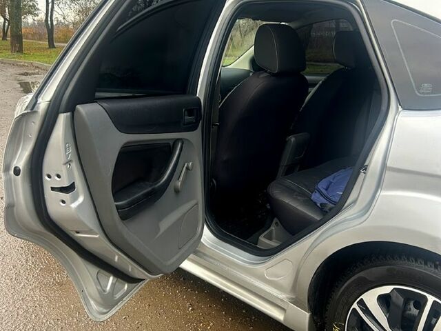 Серый Форд Фокус, объемом двигателя 1.6 л и пробегом 241 тыс. км за 5700 $, фото 6 на Automoto.ua