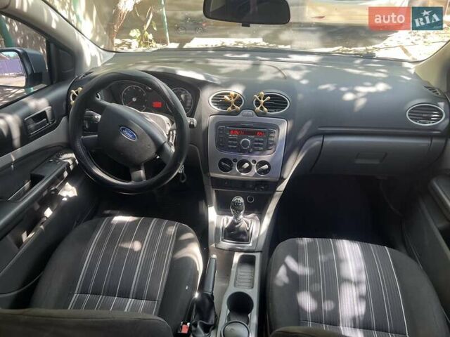 Серый Форд Фокус, объемом двигателя 1.4 л и пробегом 251 тыс. км за 4999 $, фото 11 на Automoto.ua
