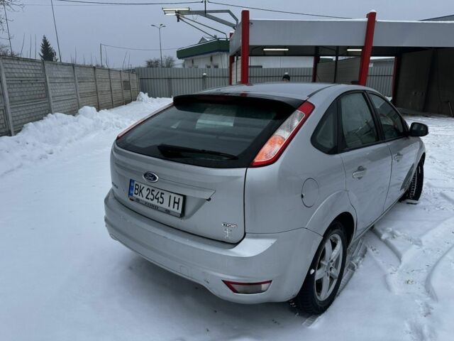 Серый Форд Фокус, объемом двигателя 1.6 л и пробегом 300 тыс. км за 3700 $, фото 4 на Automoto.ua