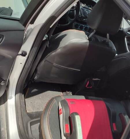 Сірий Форд Фокус, об'ємом двигуна 1.6 л та пробігом 249 тис. км за 6900 $, фото 36 на Automoto.ua