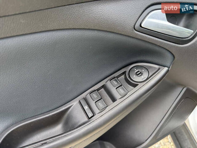 Серый Форд Фокус, объемом двигателя 2 л и пробегом 131 тыс. км за 6700 $, фото 13 на Automoto.ua