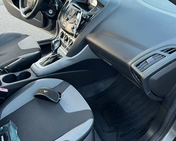 Серый Форд Фокус, объемом двигателя 2 л и пробегом 195 тыс. км за 6300 $, фото 15 на Automoto.ua