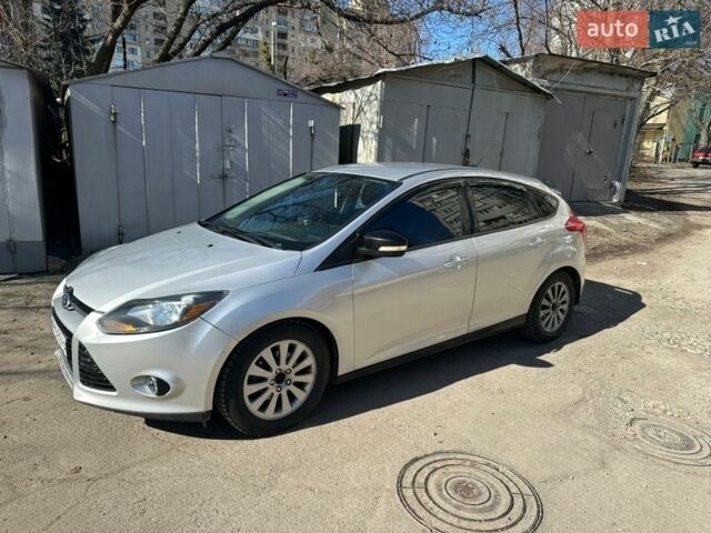 Сірий Форд Фокус, об'ємом двигуна 2 л та пробігом 235 тис. км за 6800 $, фото 1 на Automoto.ua