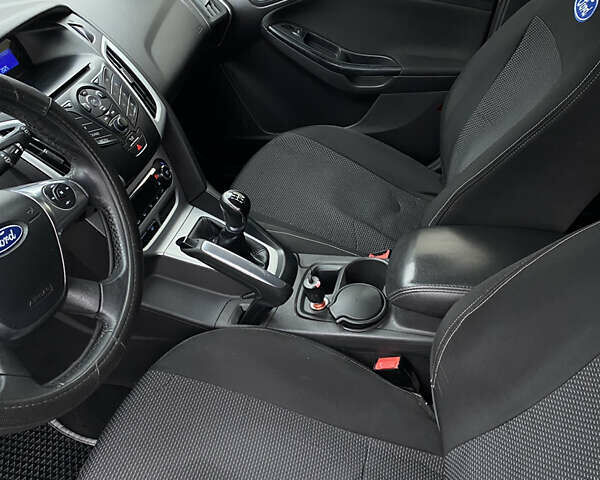 Серый Форд Фокус, объемом двигателя 1.6 л и пробегом 178 тыс. км за 7600 $, фото 15 на Automoto.ua