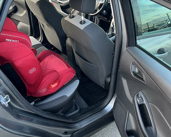 Серый Форд Фокус, объемом двигателя 2 л и пробегом 195 тыс. км за 6300 $, фото 17 на Automoto.ua