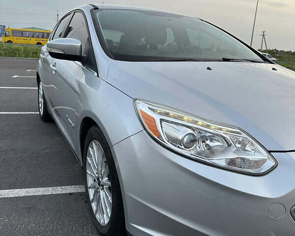 Сірий Форд Фокус, об'ємом двигуна 0 л та пробігом 87 тис. км за 8200 $, фото 5 на Automoto.ua