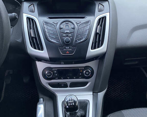 Серый Форд Фокус, объемом двигателя 1.6 л и пробегом 178 тыс. км за 7600 $, фото 25 на Automoto.ua