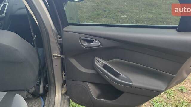 Серый Форд Фокус, объемом двигателя 1.6 л и пробегом 250 тыс. км за 6650 $, фото 31 на Automoto.ua