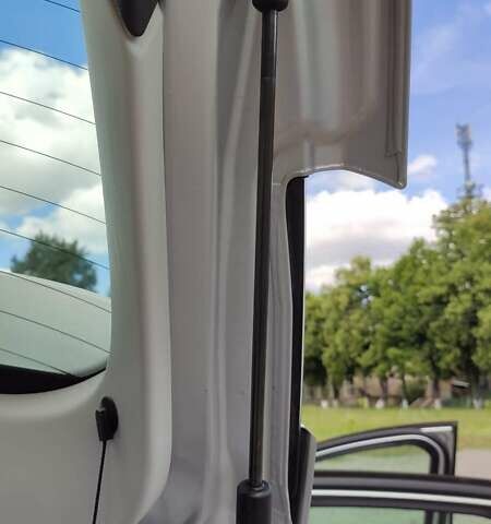 Сірий Форд Фокус, об'ємом двигуна 1.6 л та пробігом 249 тис. км за 6900 $, фото 58 на Automoto.ua