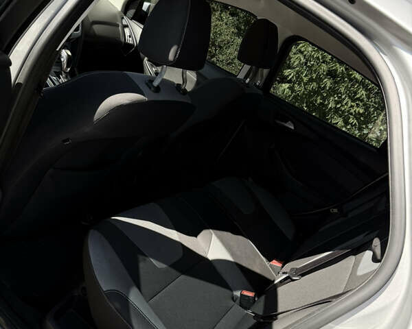 Сірий Форд Фокус, об'ємом двигуна 1.6 л та пробігом 239 тис. км за 8000 $, фото 6 на Automoto.ua