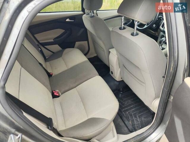 Серый Форд Фокус, объемом двигателя 2 л и пробегом 250 тыс. км за 7000 $, фото 4 на Automoto.ua