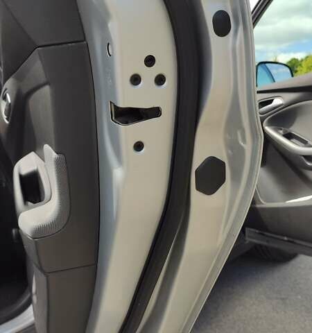 Сірий Форд Фокус, об'ємом двигуна 1.6 л та пробігом 249 тис. км за 6900 $, фото 46 на Automoto.ua