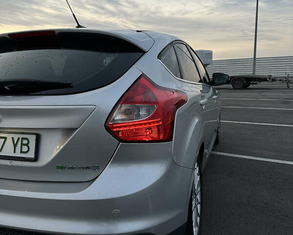 Серый Форд Фокус, объемом двигателя 0 л и пробегом 87 тыс. км за 8200 $, фото 7 на Automoto.ua