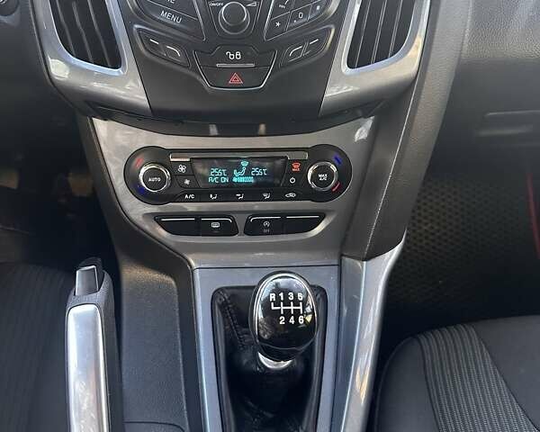 Серый Форд Фокус, объемом двигателя 1.56 л и пробегом 225 тыс. км за 8500 $, фото 16 на Automoto.ua