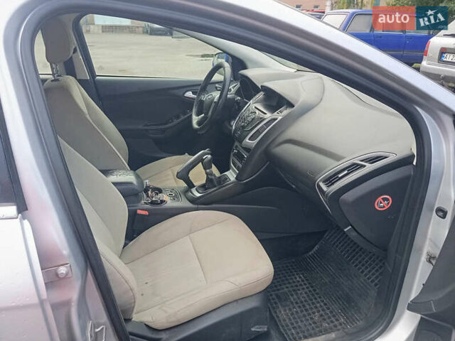 Серый Форд Фокус, объемом двигателя 1.6 л и пробегом 339 тыс. км за 5100 $, фото 8 на Automoto.ua