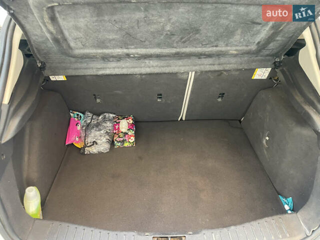 Форд Фокус 2012 у Золочів на Automoto.ua Сірий Форд Фокус, об'ємом двигуна 2.02 л та пробігом 146 тис. км за 7400 $, фото 9 на Automoto.ua