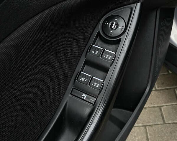 Серый Форд Фокус, объемом двигателя 1.6 л и пробегом 178 тыс. км за 7600 $, фото 28 на Automoto.ua