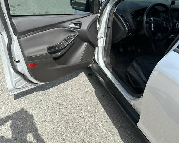 Серый Форд Фокус, объемом двигателя 2 л и пробегом 160 тыс. км за 7300 $, фото 6 на Automoto.ua