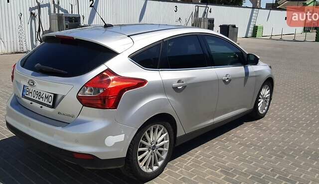 Серый Форд Фокус, объемом двигателя 0 л и пробегом 93 тыс. км за 5700 $, фото 5 на Automoto.ua