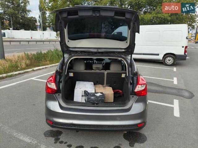 Серый Форд Фокус, объемом двигателя 2 л и пробегом 250 тыс. км за 7000 $, фото 7 на Automoto.ua