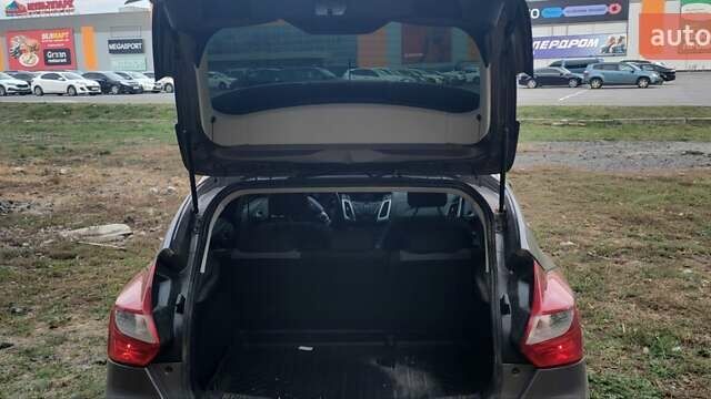 Серый Форд Фокус, объемом двигателя 1.6 л и пробегом 250 тыс. км за 6650 $, фото 17 на Automoto.ua