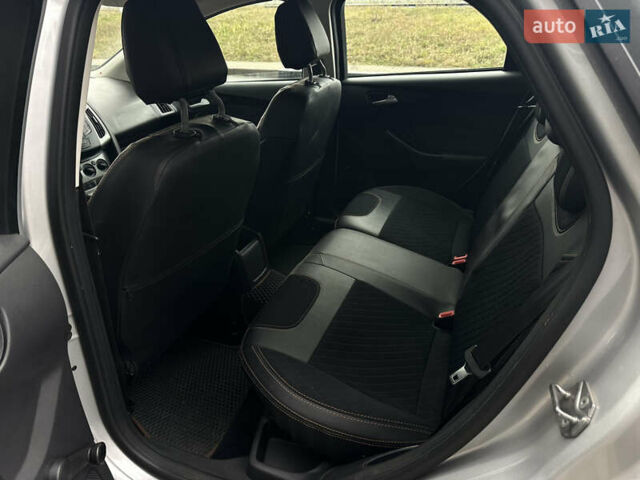 Сірий Форд Фокус, об'ємом двигуна 1.6 л та пробігом 249 тис. км за 7400 $, фото 15 на Automoto.ua