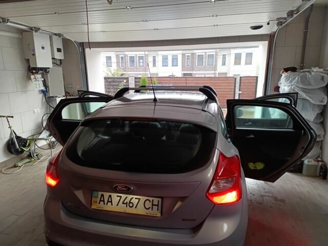 Форд Фокус 2013 у Ирпене на Automoto.ua Сірий Форд Фокус, об'ємом двигуна 1 л та пробігом 156 тис. км за 8200 $, фото 16 на Automoto.ua