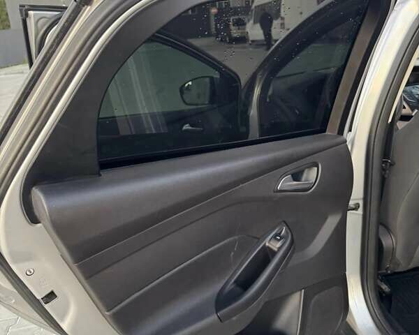 Форд Фокус 2013 в Львове на Automoto.ua Серый Форд Фокус, объемом двигателя 2 л и пробегом 128 тыс. км за 7400 $, фото 29 на Automoto.ua