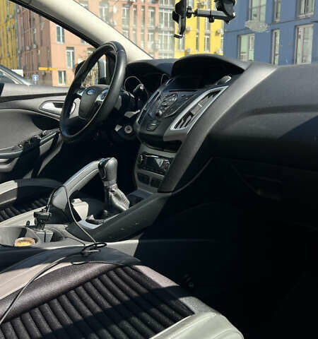 Форд Фокус 2013 у Києві на Automoto.ua Сірий Форд Фокус, об'ємом двигуна 1 л та пробігом 169 тис. км за 6700 $, фото 10 на Automoto.ua