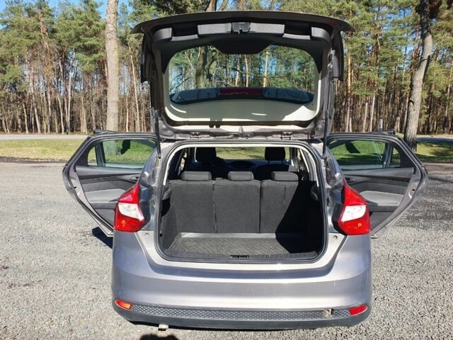 Серый Форд Фокус, объемом двигателя 1.6 л и пробегом 198 тыс. км за 7700 $, фото 4 на Automoto.ua