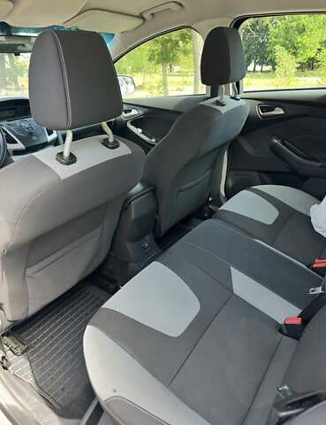 Серый Форд Фокус, объемом двигателя 1 л и пробегом 190 тыс. км за 6950 $, фото 5 на Automoto.ua