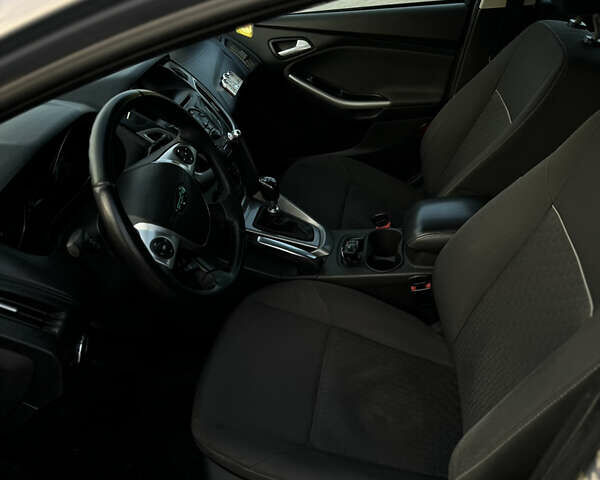 Серый Форд Фокус, объемом двигателя 1.6 л и пробегом 242 тыс. км за 5399 $, фото 6 на Automoto.ua