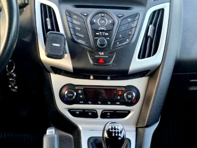 Сірий Форд Фокус, об'ємом двигуна 1 л та пробігом 175 тис. км за 6100 $, фото 9 на Automoto.ua