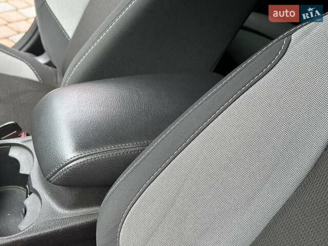 Серый Форд Фокус, объемом двигателя 2 л и пробегом 178 тыс. км за 6450 $, фото 88 на Automoto.ua