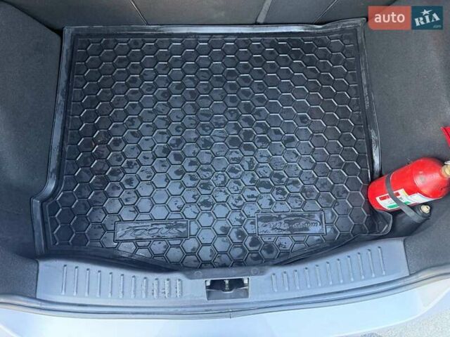 Серый Форд Фокус, объемом двигателя 1.6 л и пробегом 88 тыс. км за 8700 $, фото 8 на Automoto.ua