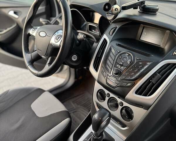 Форд Фокус 2013 у Львові на Automoto.ua Сірий Форд Фокус, об'ємом двигуна 2 л та пробігом 128 тис. км за 8000 $, фото 22 на Automoto.ua