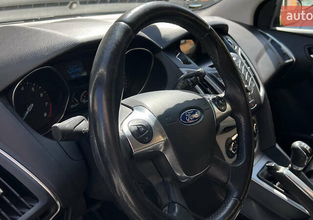 Форд Фокус 2013 у Києві на Automoto.ua Сірий Форд Фокус, об'ємом двигуна 1 л та пробігом 169 тис. км за 6700 $, фото 14 на Automoto.ua