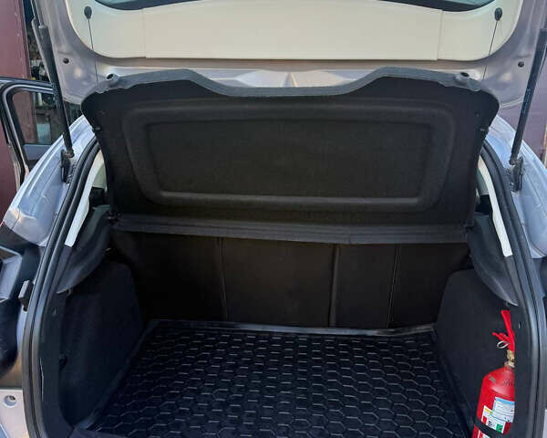 Серый Форд Фокус, объемом двигателя 1.6 л и пробегом 88 тыс. км за 8700 $, фото 7 на Automoto.ua