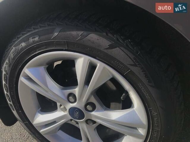 Форд Фокус 2013 в Киеве на Automoto.ua Серый Форд Фокус, объемом двигателя 1 л и пробегом 70 тыс. км за 6900 $, фото 5 на Automoto.ua