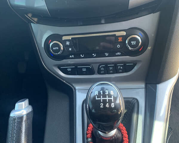 Серый Форд Фокус, объемом двигателя 1.56 л и пробегом 222 тыс. км за 8750 $, фото 22 на Automoto.ua