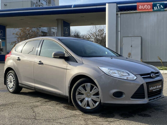 Серый Форд Фокус, объемом двигателя 1 л и пробегом 228 тыс. км за 6799 $, фото 2 на Automoto.ua