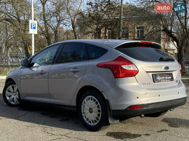 Серый Форд Фокус, объемом двигателя 1 л и пробегом 228 тыс. км за 6799 $, фото 6 на Automoto.ua