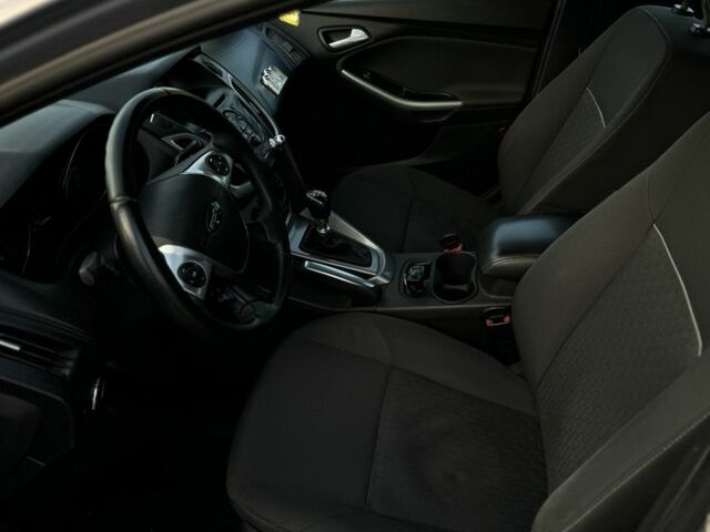 Серый Форд Фокус, объемом двигателя 1.6 л и пробегом 242 тыс. км за 5400 $, фото 5 на Automoto.ua