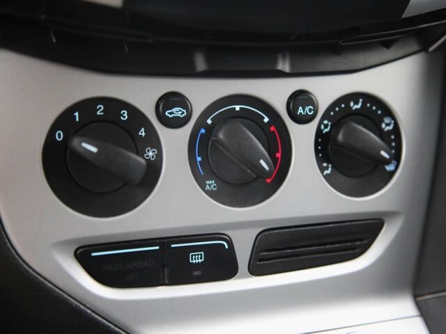 Сірий Форд Фокус, об'ємом двигуна 2 л та пробігом 163 тис. км за 7600 $, фото 17 на Automoto.ua