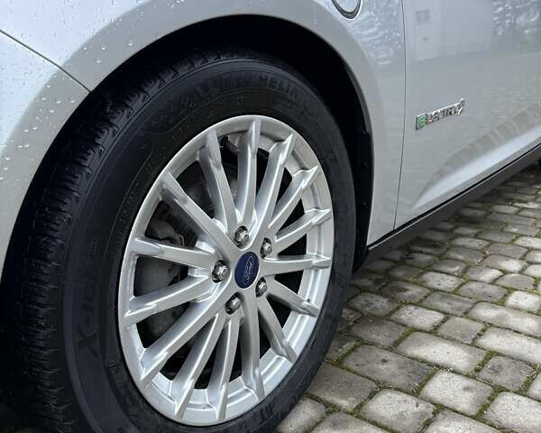 Серый Форд Фокус, объемом двигателя 0 л и пробегом 131 тыс. км за 7500 $, фото 13 на Automoto.ua